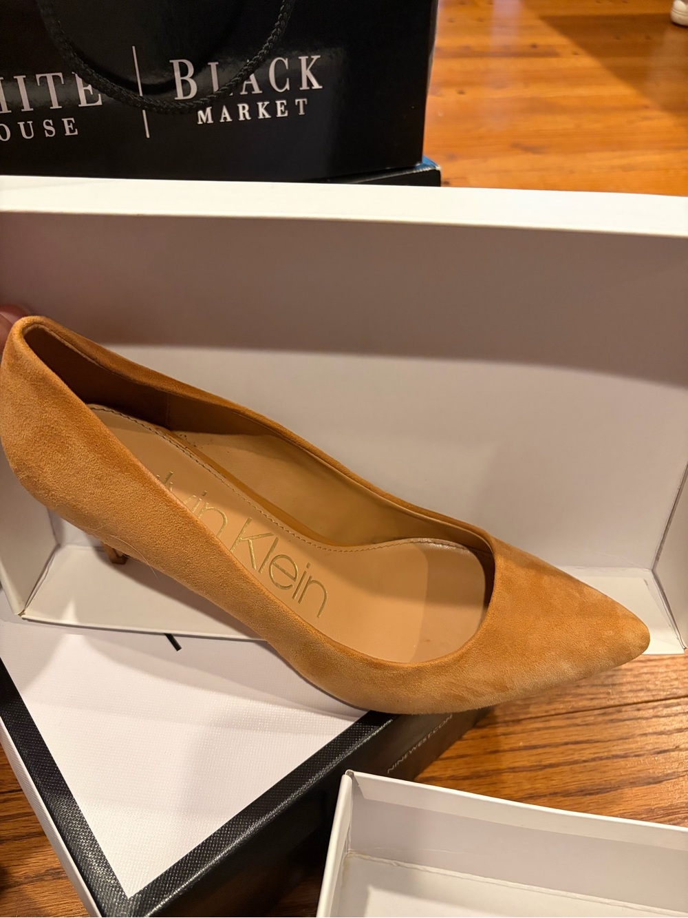 Calvin Klein Women's Tan Suede Pointed Toe Pump